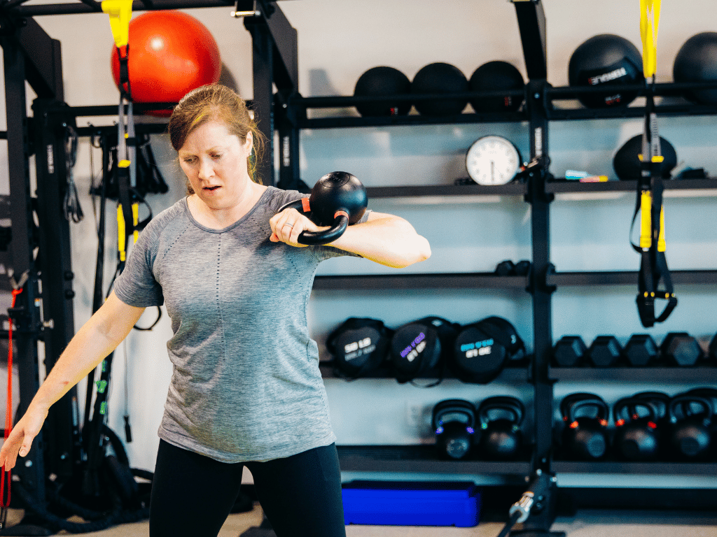 alloy-personal-training-female-client-kettlebell
